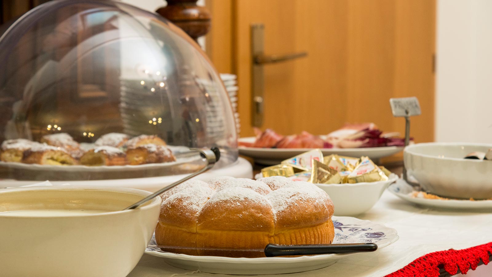 Breakfast buffet with South Tyrolean excellent products