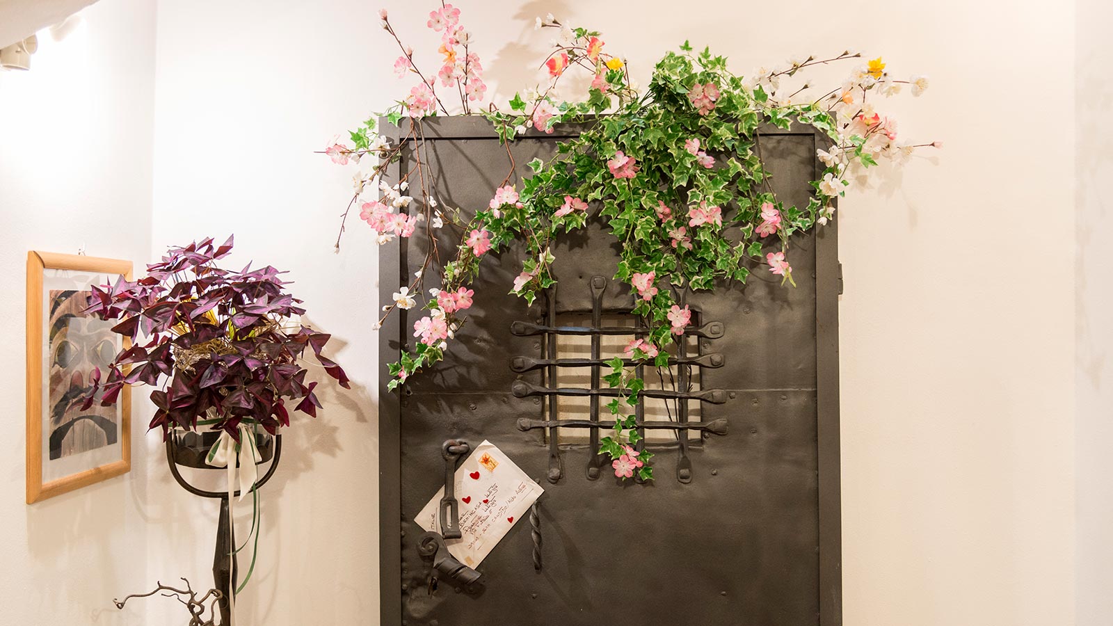 An ancient door at Garnì Letizia in San Candido