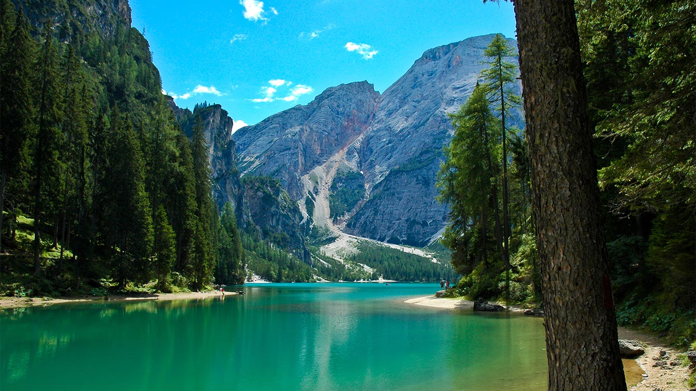 Indimenticabili vacanze a San Candido, il lago di Braies nella stagione estiva