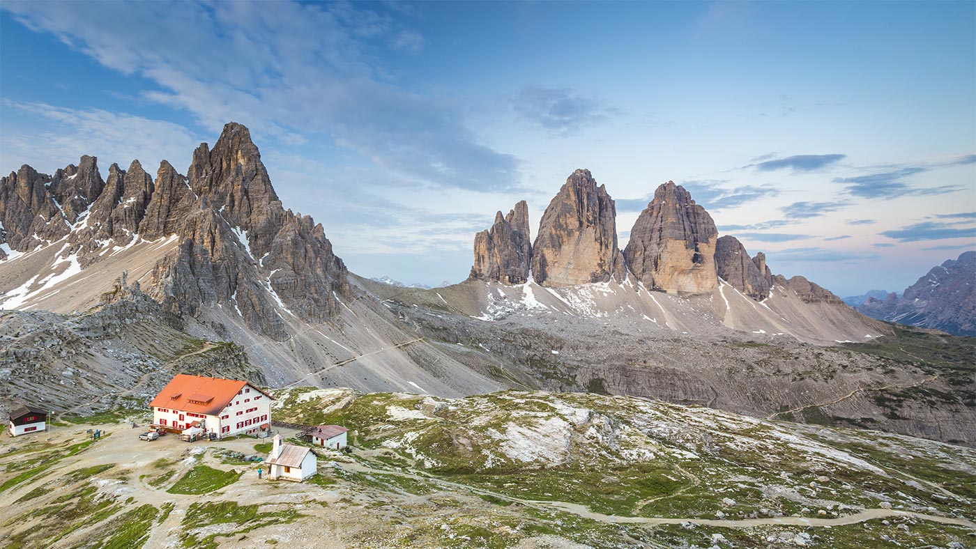 Vacanze in Val Pusteria con lo sfondo delle Tre Cime di Lavaredo